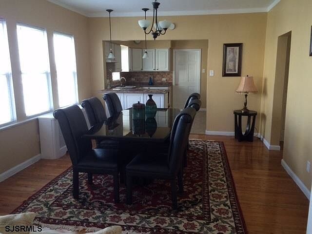 lots of room for family dinners