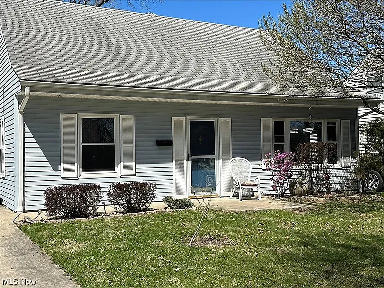 1942 Tudor St — Photo 12