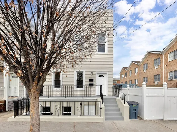 7337 68th Ave, Middle Village, NY 11379