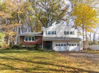 22 Lexington Rd, Saratoga Springs, NY 12866