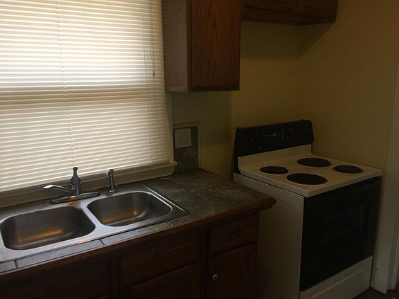 Kitchen (elect stove)