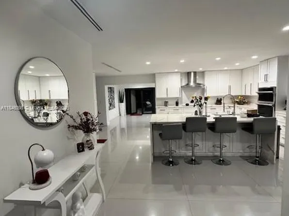 4229 W 7th Ln, Hialeah, FL 33012