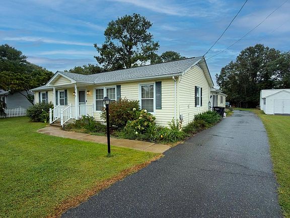 3rd image of 305 Mimosa Ave