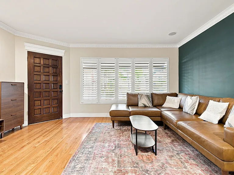 1615 N Laurel Ave #214 — Photo 7