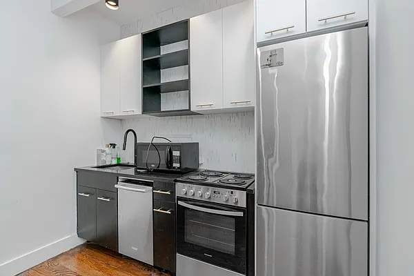 Rented by Skyhigh Realty NYC LLC | media 15