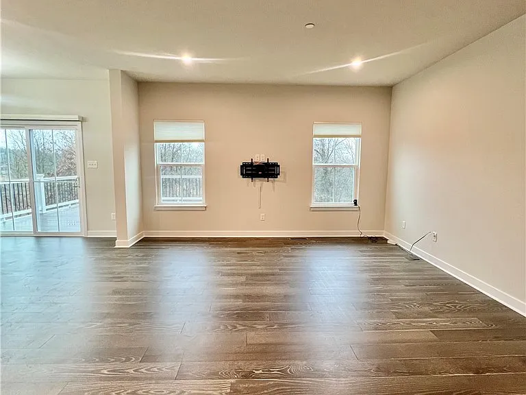 153 Melinda Ct — Photo 10