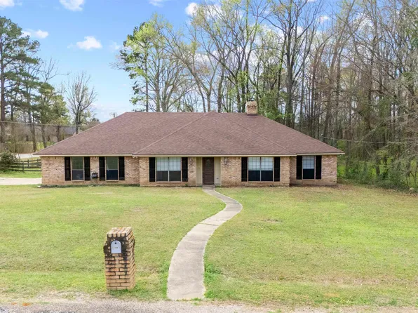 104 Woodridge Ln, Longview, TX 75602