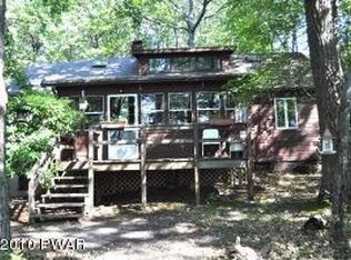 104 Park Pl N, Shohola, PA 18458