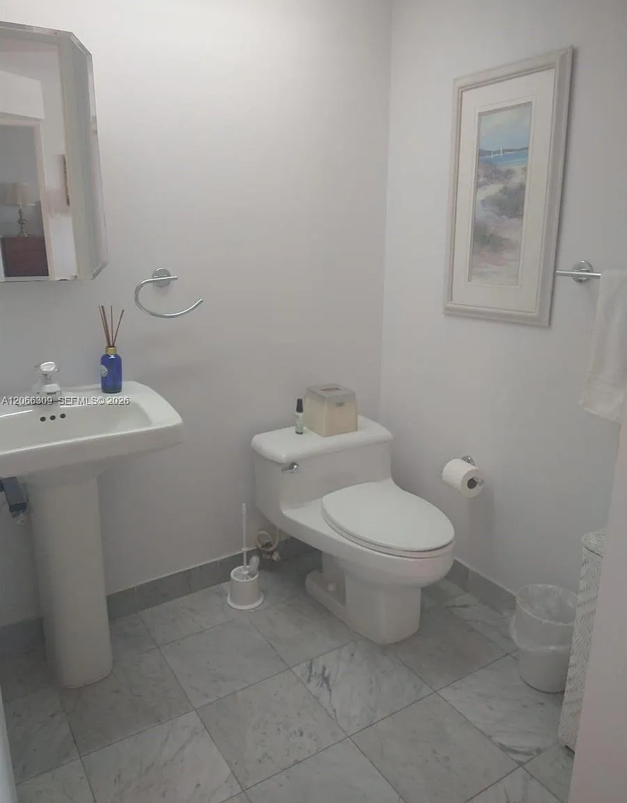 Marbella Condo — Photo 2