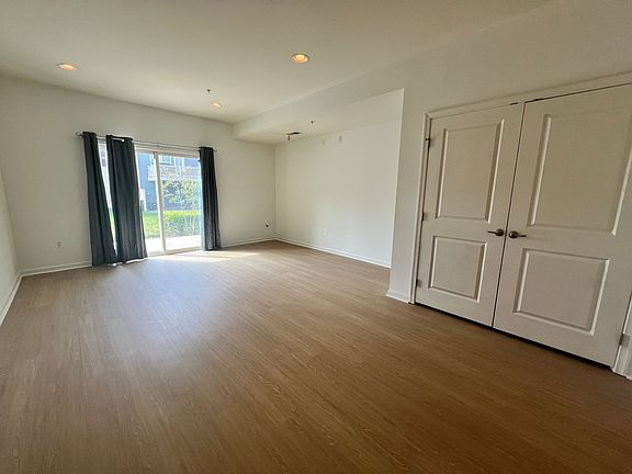 4th image of 693 Ravenwood Dr