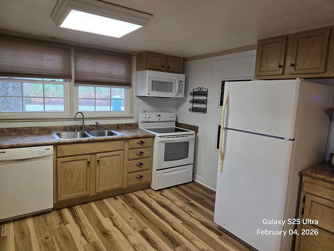 2 bed, 1.5 bath, 1081 sqft, $1,200 — Photo 2
