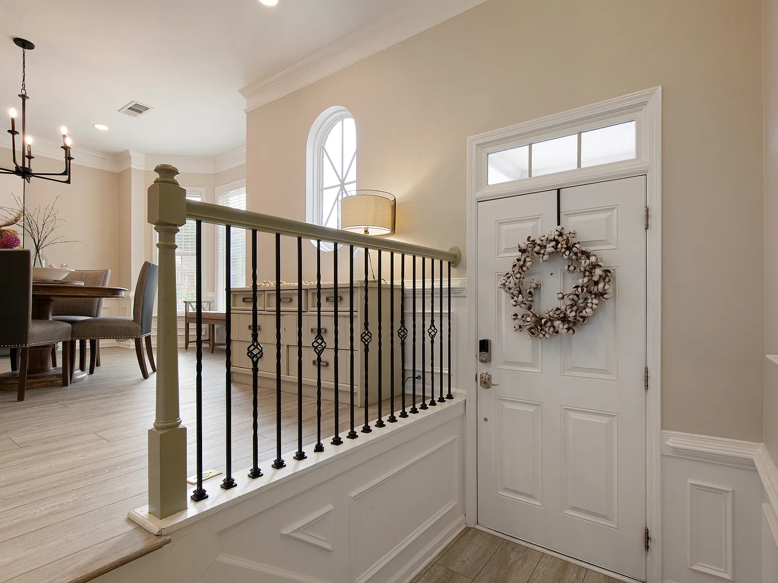 4 bed, 3.5 bath, 2640 sqft, $3,725 — Photo 2