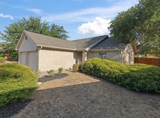 8002 Marielle Cir, Dallas, TX 75232