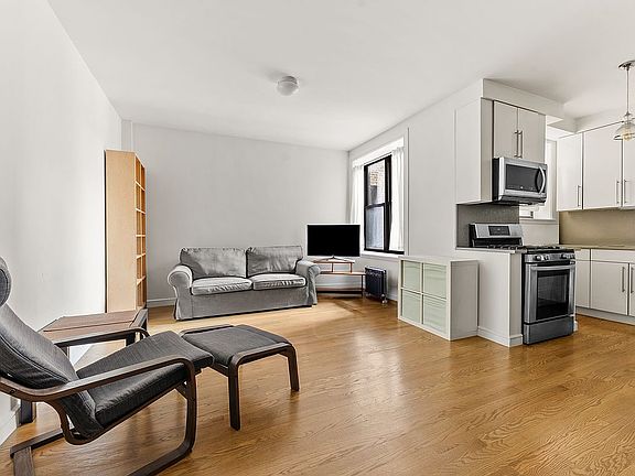 2nd image of 710 Riverside Dr APT 2D