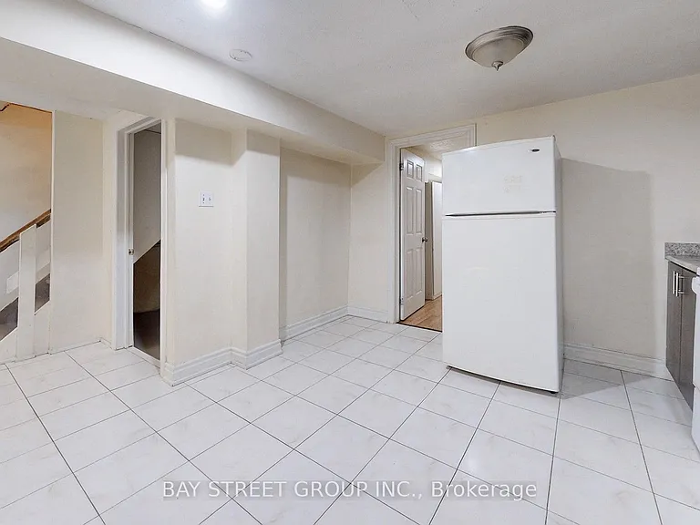 49 Pepperell Cres — Photo 5