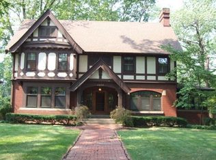 2232 Harcourt Dr, Cleveland Heights, OH 44106