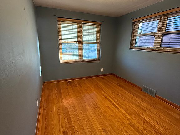 4th image of 4115 Parker Ave