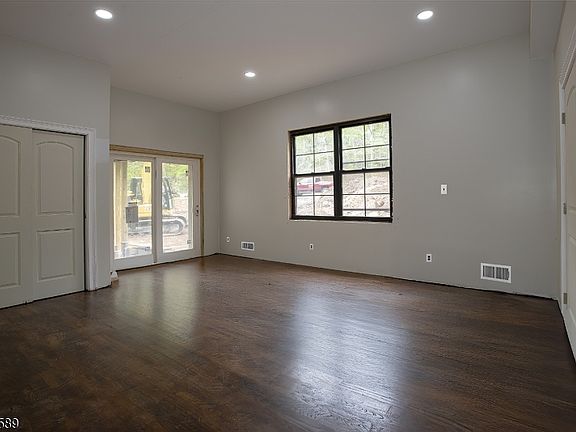 5th image of 49 Northwood Rd