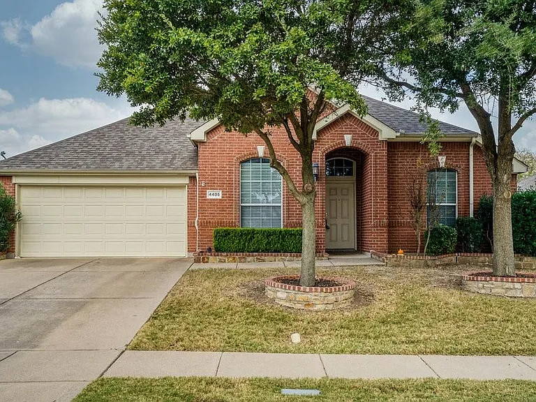 4405 Meadow Knoll Ln — Photo 1