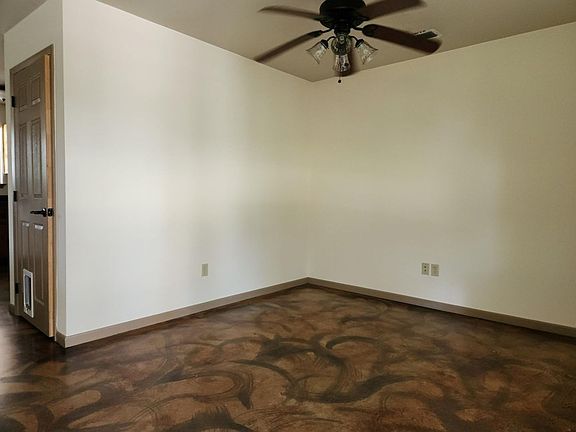 3rd image of 404 Jennings Blvd