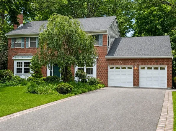 1 Pia Court, Hauppauge, NY 11788