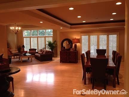 4th image of 9950 Essex Dr