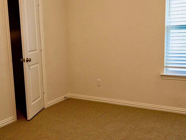 1725 Friendship Ln — Photo 26