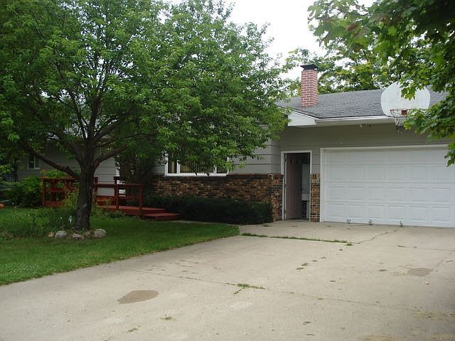 2nd image of 3205 Center Lake Dr