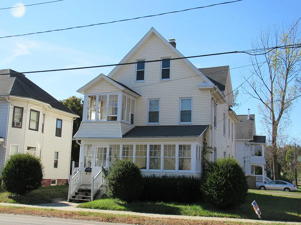 84 Bridge St #1