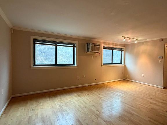 2nd image of 3105 Naylor Rd SE APT 201