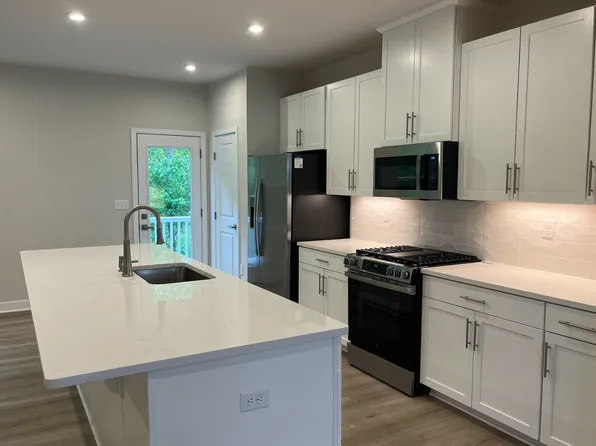 3 Lafayette Ln, Towaco, NJ 07082