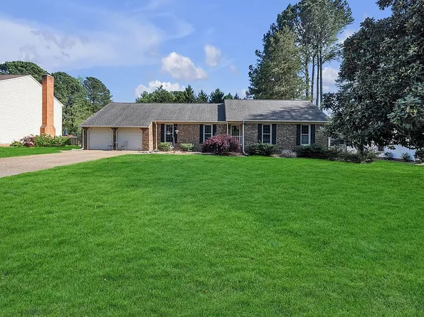 128 Stone Lake Ct, Yorktown, VA 23693