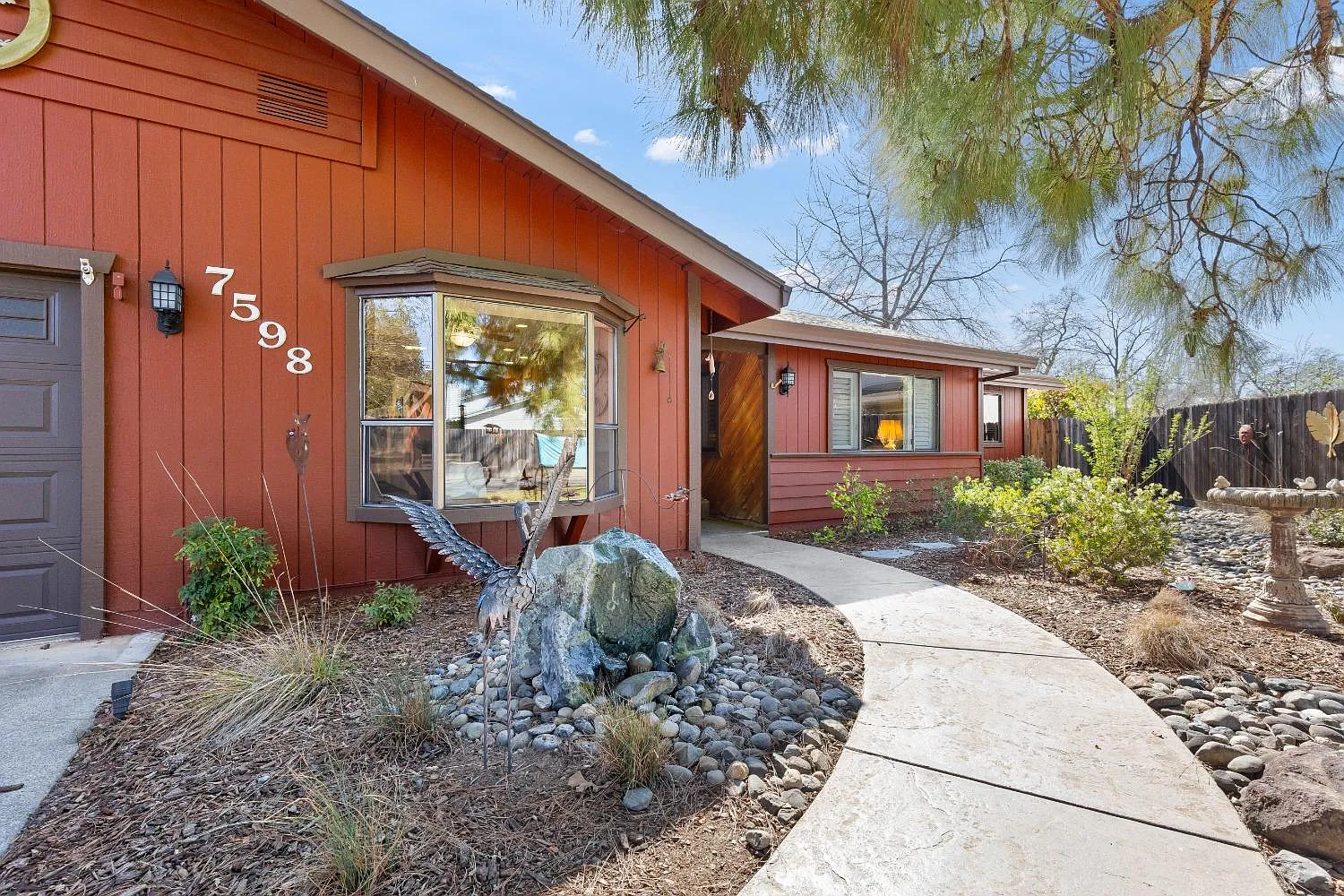 7598 Linden Ave photo 1