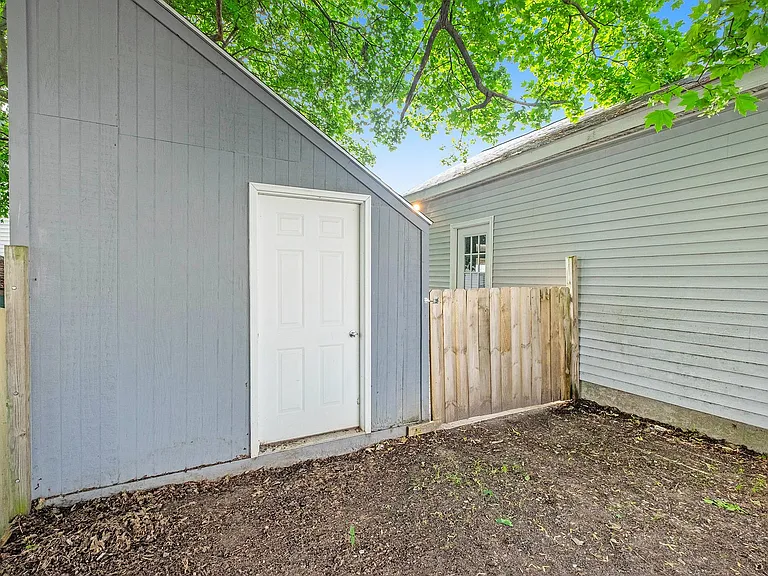 960 Pine Ave NW — Photo 22