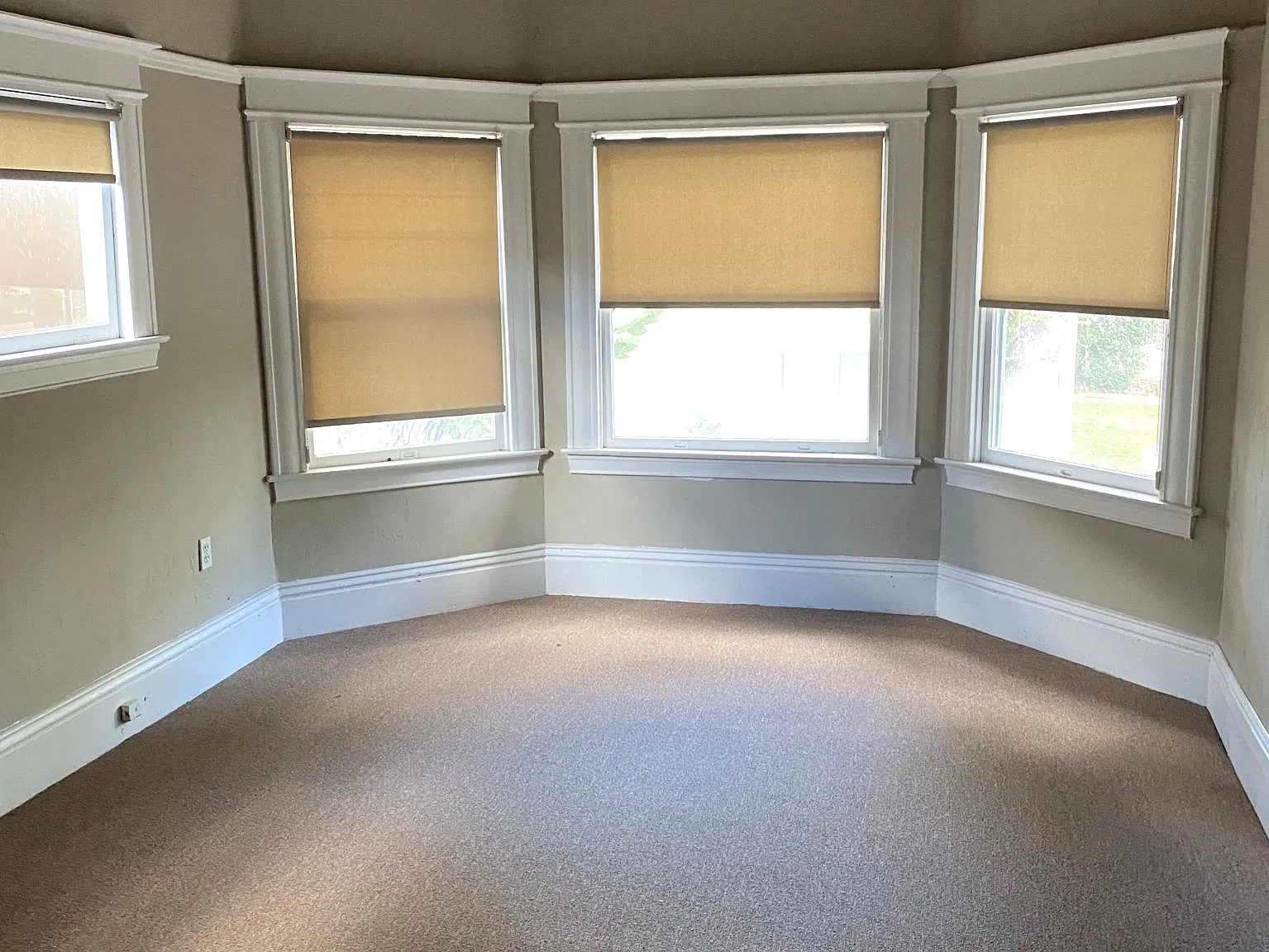 3 bed, 1200 sqft, $2,650 — Photo 4