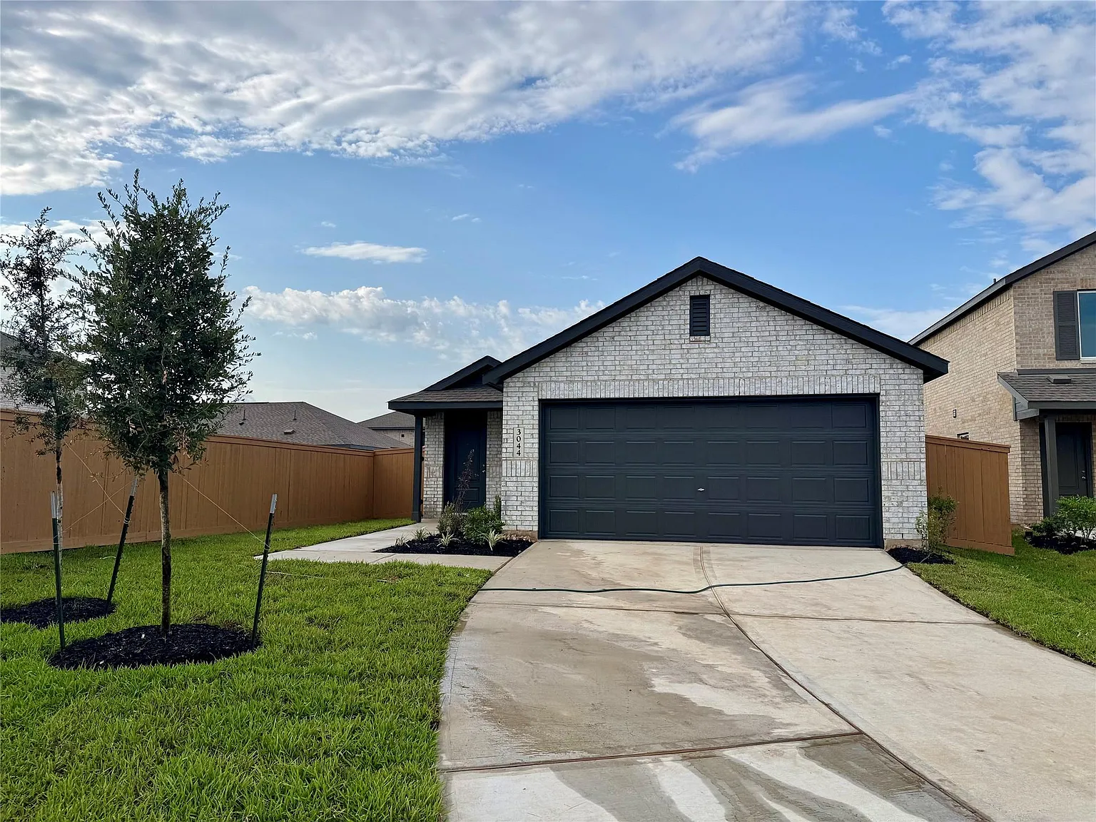 4 bed, 2.0 bath, $2,100 — Photo 2