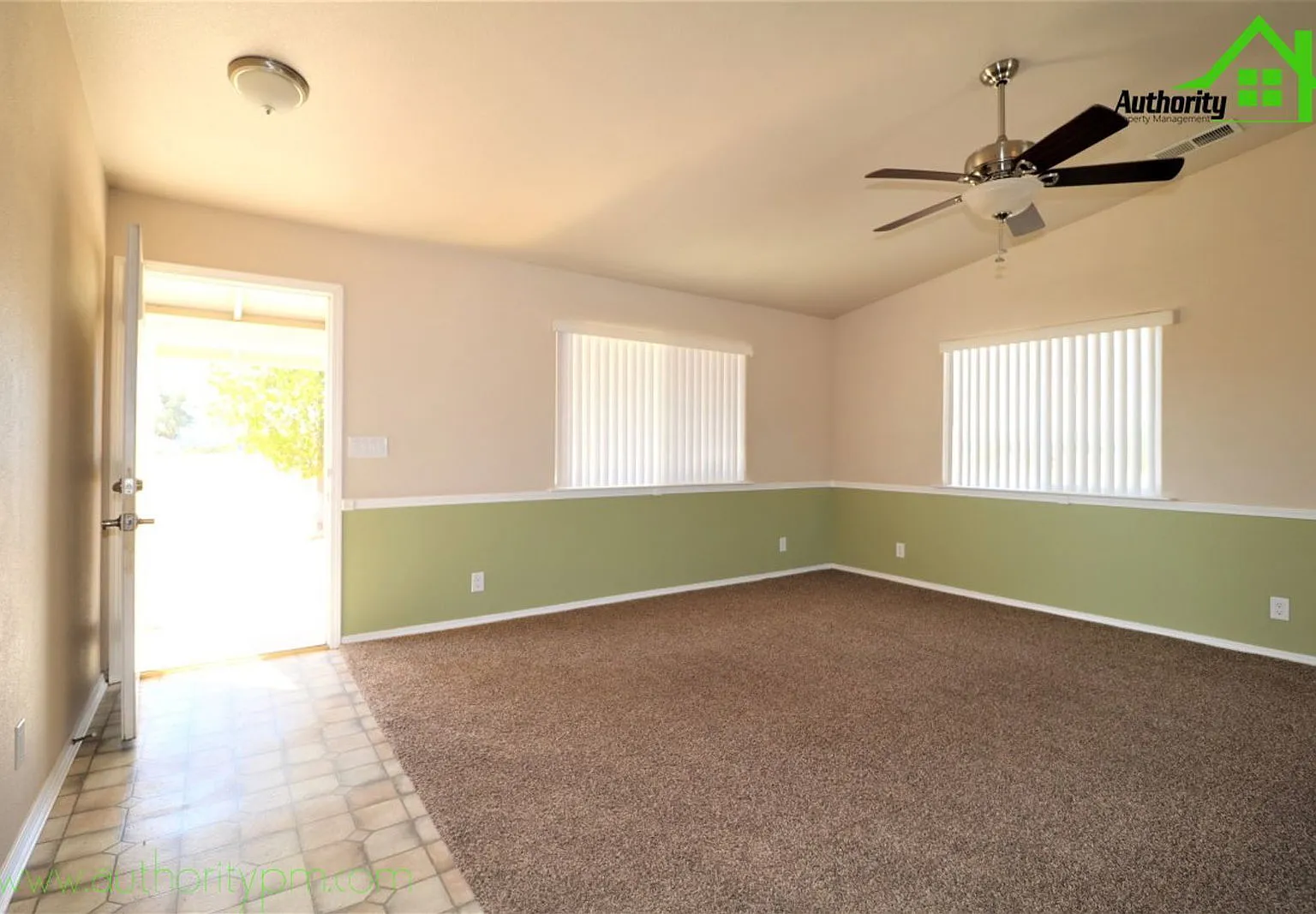 3 bed, 2.0 bath, 1266 sqft, $1,725 — Photo 4
