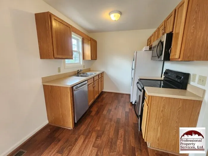 1048 Kasinof Ave — Photo 6