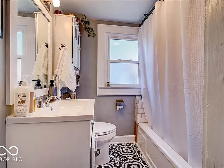 330 Bernard Ave — Photo 7