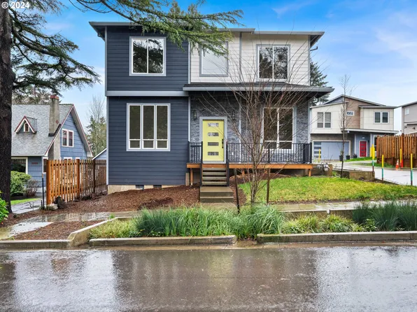 3828 SW Baird St, Portland, OR 97219