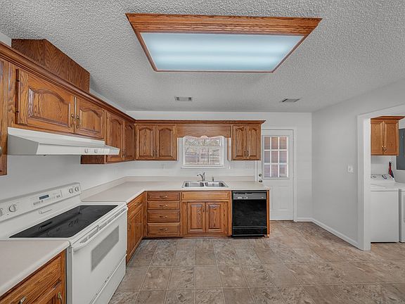 4th image of 1402 Bear Creek Rd