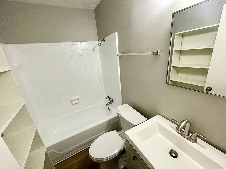Pearl Manor — Photo 6