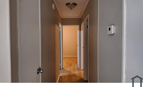 4th image of 2689 Village Green Ln