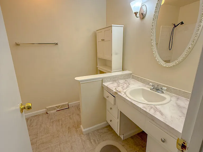 4717 Radcliff Rd — Photo 8