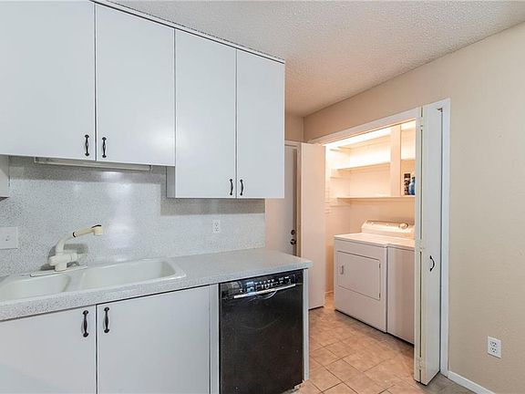 2nd image of 3125 Willowbrook Ct