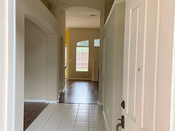 3rd image of 3420 Dorchester Ct