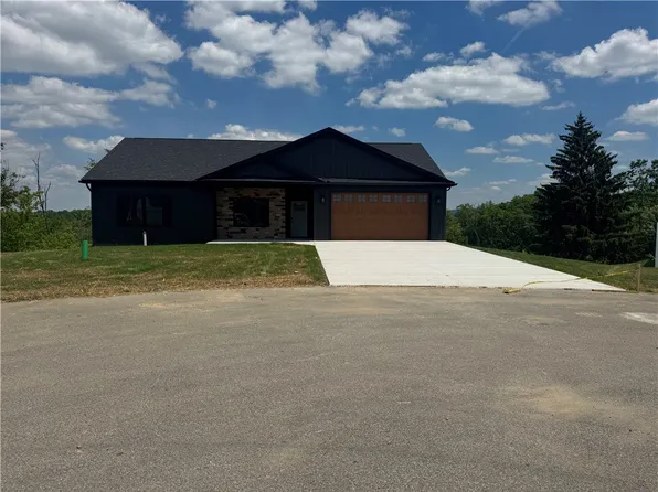 10 Vincent Dr #4, Uniontown, PA 15401