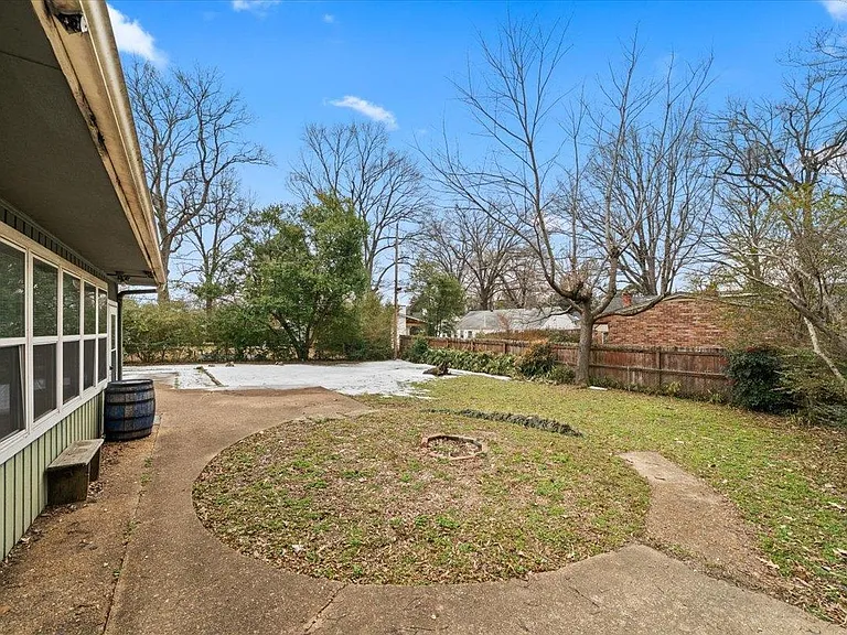 1073 Ivy Rd — Photo 30