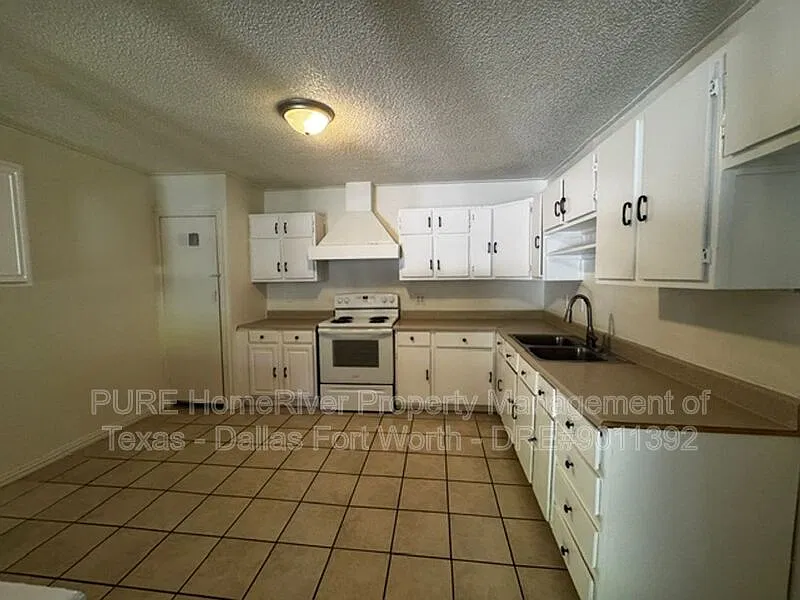 2 bed, 1.0 bath, 1129 sqft, $1,600 — Photo 4