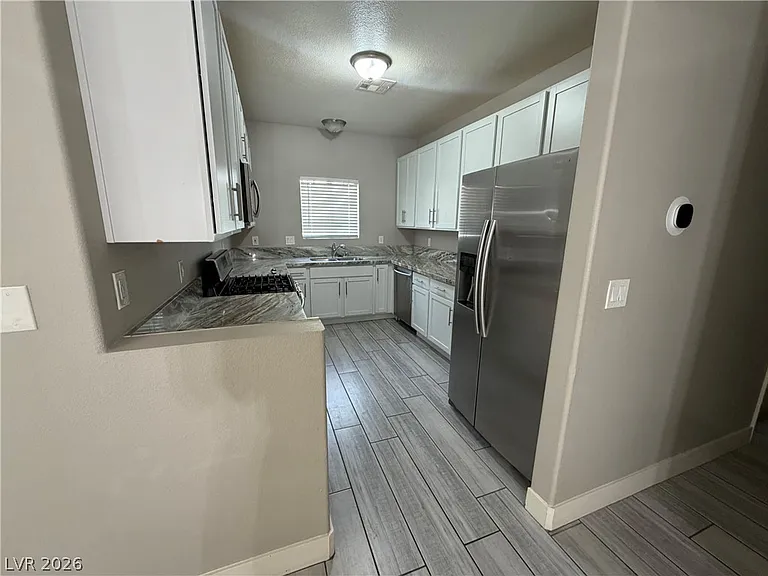 1900 N Torrey Pines Dr #105 — Photo 8